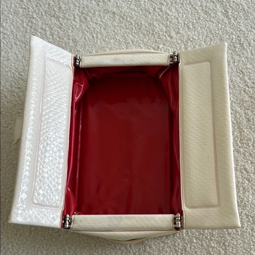 Vintage St Thomas Flip-Top Travel Valet Kit